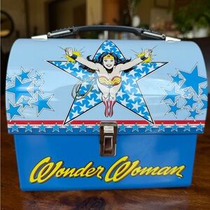 Collector’s Wonder Woman Dome Lunch Tote